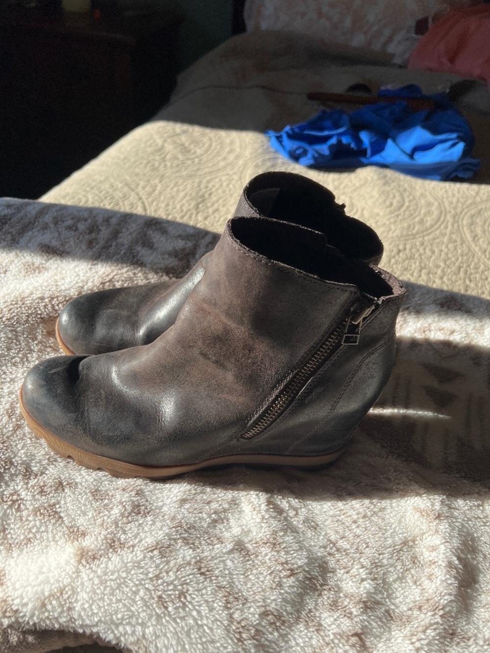 Sorel boots - Picture 2 of 4